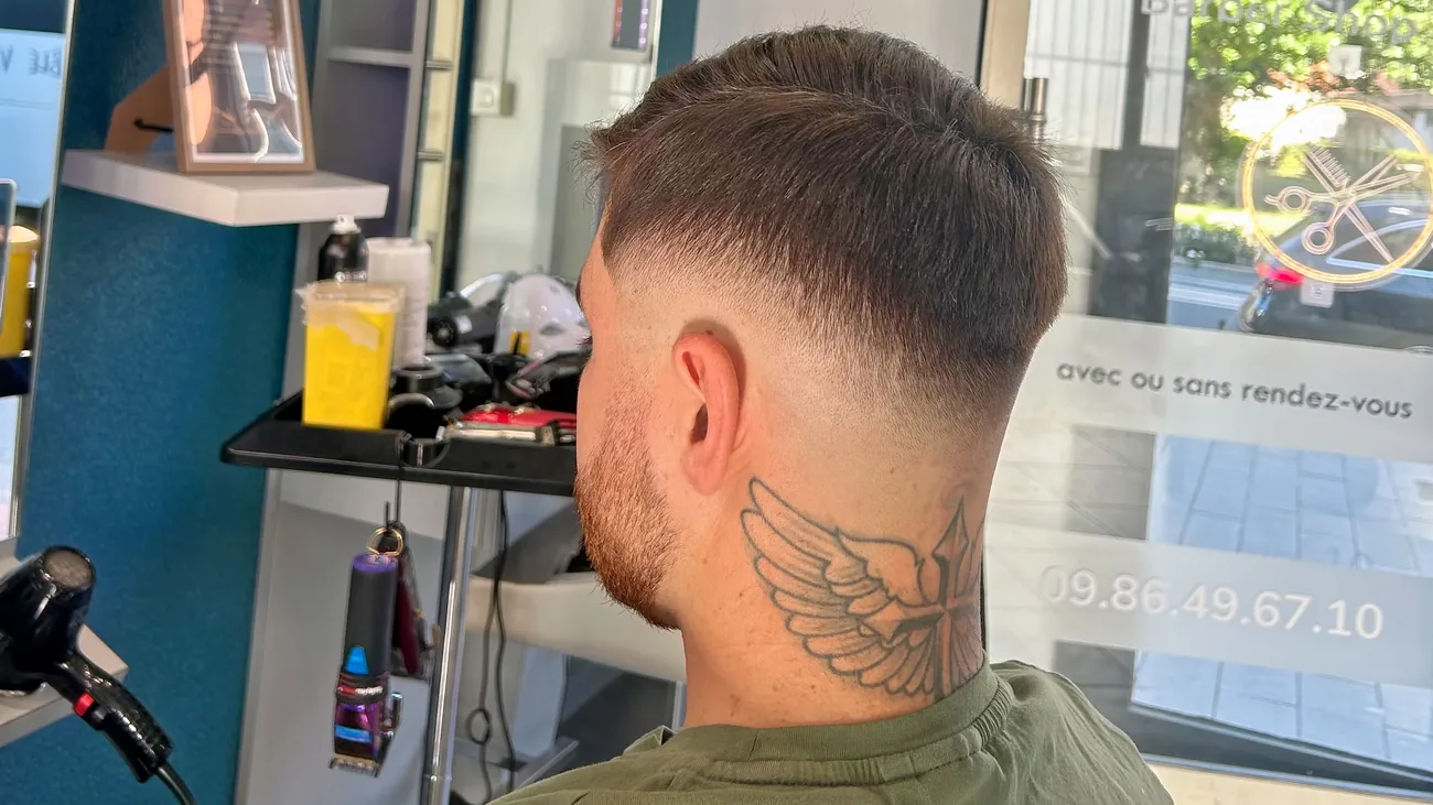 Fade net réalisé au Barber Shop 59, salon vu depuis l'intérieur
